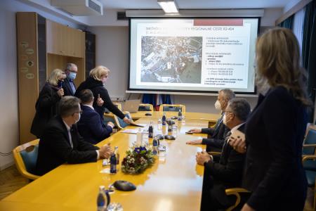 VLADA V PIVKI - PROBLEMATIKA IN PROJEKTI DRŽAVNE PROMETNE INFRASTRUKTURE - Valter Leban-4821